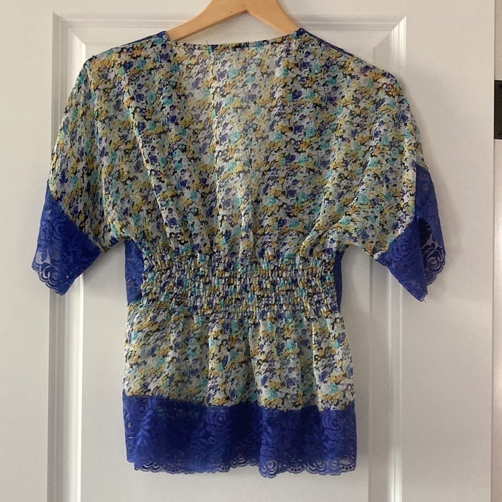 Annabelle top medium lace floral
Blue short sleeves Y2K - Picture 8 of 11